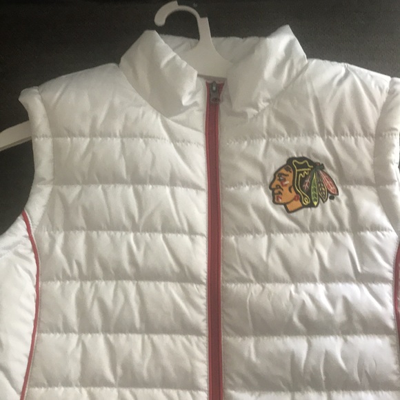 Chicago Blackhawks white poly fill vest. Size XXL - Picture 2 of 4